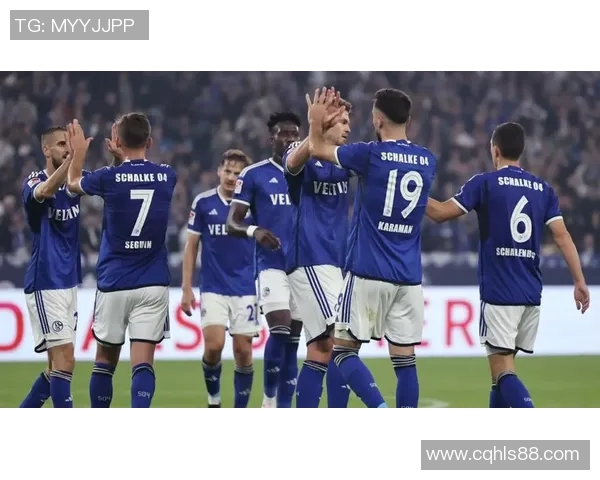 沙尔克04连八轮不胜,降级危机临头,球迷饱受折磨